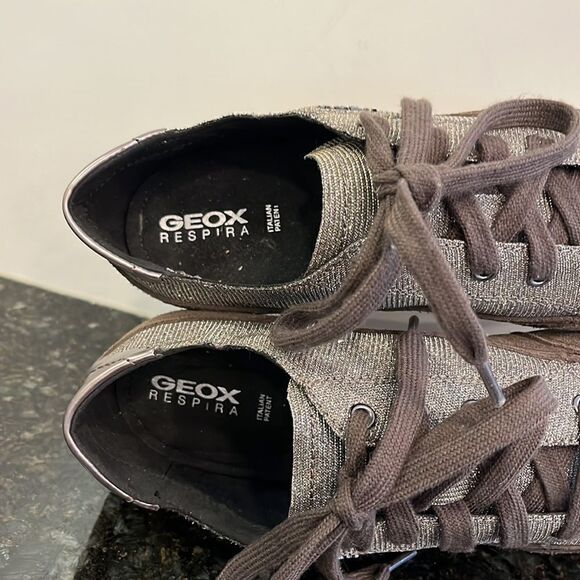 Women’s Geox Respira Brown Suede Sparkle Shoe with laces. Size 6. - Picture 6 of 8